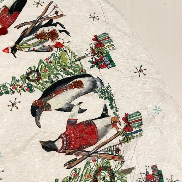 Queenwest Festive Penguin Christmas Tree Skirt - Picture 5 of 16